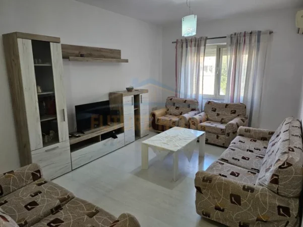Tirane, jepet me qera apartament 2+1+Ballkon Kati 3, 80 m² 590 € (Rruga e Elbasanit)