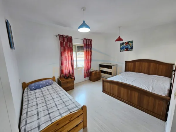 Tirane, jepet me qera apartament 2+1+Ballkon Kati 3, 80 m² 590 € (Rruga e Elbasanit)