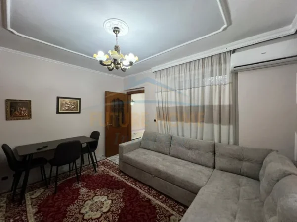 Tirane, jepet me qera apartament 1+1+Ballkon Kati 3, 54 m² 470 € (Rruga e Elbasanit)