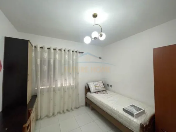 Tirane, jepet me qera apartament 3+1+Ballkon Kati 3, 90 m² 600 € (Rruga Bardhyl)