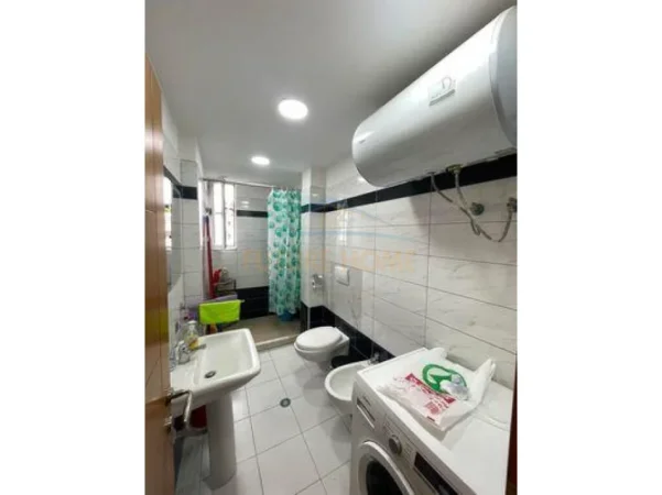 Tirane, jepet me qera apartament 3+1+Ballkon Kati 3, 90 m² 600 € (Rruga Bardhyl)