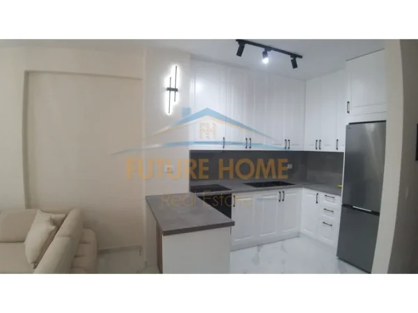 Tirane, jepet me qera apartament 2+1+Ballkon Kati 5, 84 m² 800 € (Rruga e Kavajes)