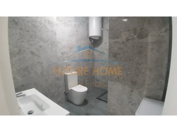 Tirane, jepet me qera apartament 2+1+Ballkon Kati 5, 84 m² 800 € (Rruga e Kavajes)