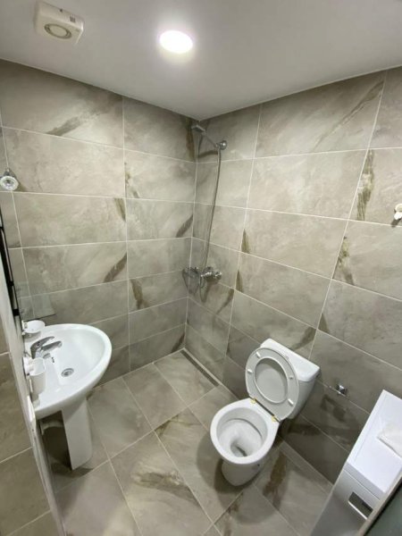 Tirane, jepet me qera 1+1 Kati 1, 25 m² 20.000 Leke