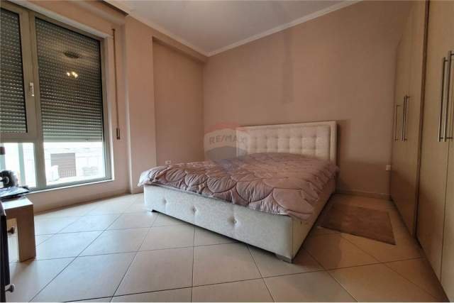 Tirane, jepet me qera apartament 1+1 Kati 7, 62 m² 520 Euro (garda bllok)