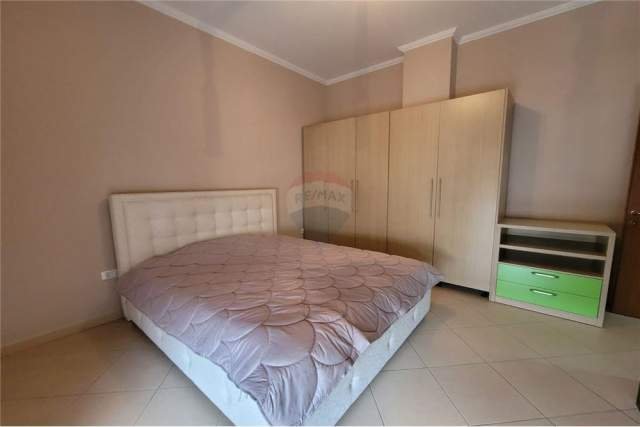 Tirane, jepet me qera apartament 1+1 Kati 7, 62 m² 520 Euro (garda bllok)