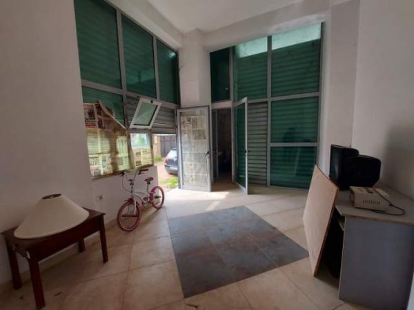 Tirane, shes ambjent biznesi Kati 0, 22 m² 25.000 Euro (Unaza E Re)