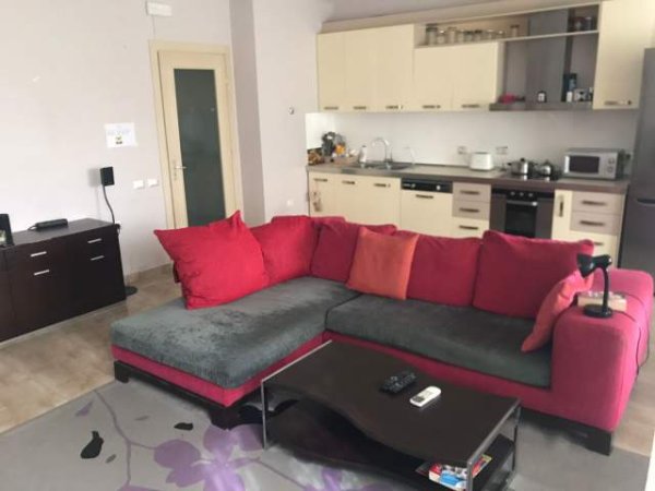 Tirane, shitet apartament 4+1 190.000 Euro