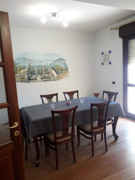 Tirane, jepet me qera ambjent biznesi Kati 10, 153 m² 1.700 Euro (9 Kateshet)