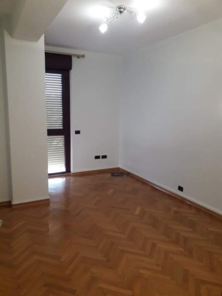 Tirane, shes Vile 3 Katshe Kati 6, 605 m² 920.000 Euro (Rruga 4 Deshmoret)