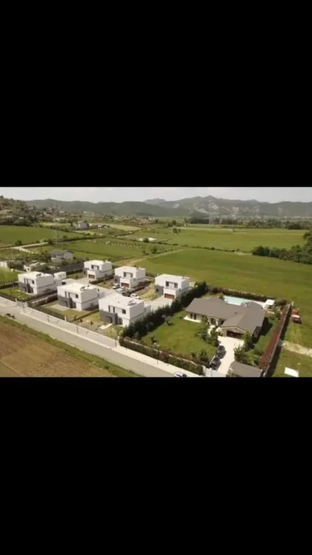 Tirane, shes toke 18.000 m² 100 Euro/m2 (Vishnje)