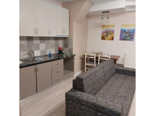 Tirane, jepet me qera apartament 2+1 Kati 0, 59 m² 400 Euro (Kopshti Botanik)