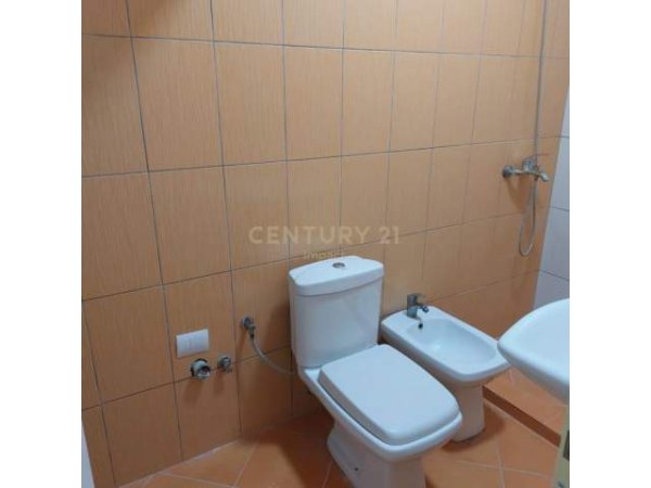 Tirane, jepet me qera apartament 2+1 Kati 0, 59 m² 400 Euro (Kopshti Botanik)