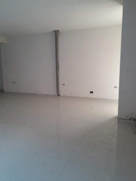 Tirane, shes ambjent biznesi Kati 0, 116 m² 232.000 Euro (Rruga Siri Kodra)