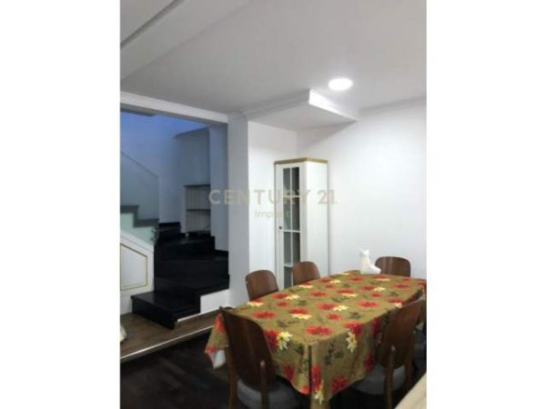 Tirane, jepet me qera apartament duplex 2+1+BLK Kati 9, 123 m² 1.100 Euro (Rruga Kajo Karafili Tirana, Albania)