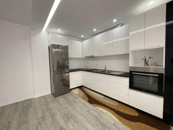 Tirane, jepet me qera apartament duplex 2+1+A+BLK Kati 1, 145 m² 800 Euro (Kodra e Diellit)