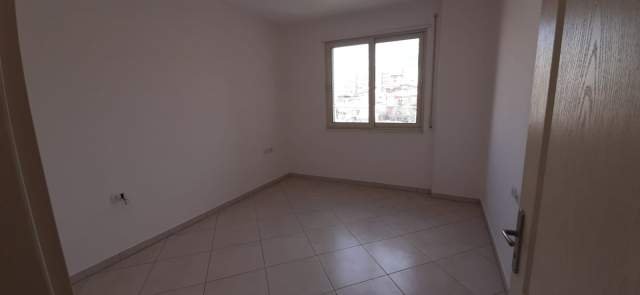 Tirane, shitet apartament 2+1 Kati 1, 83 m² 112.000 Euro (Shkolla e Kuqe)