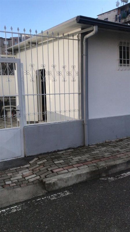 Tirane, jap me qera garsonier 1 Katshe Kati 1, 45 m² 30000 Leke (Ruga Niko Avrami) Allias afer spitaleve