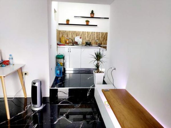 Tirane, jepet me qera apartament 1+1+A+BLK Kati 3, 80 m² 30.000 Leke (Rr. Ali Shefqeti)
