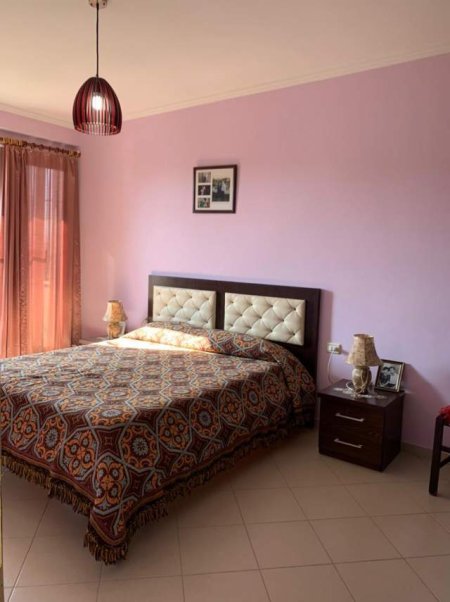 Tirane, jepet me qera apartament 2+1 350 Euro