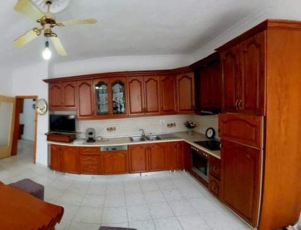 Tirane, jepet me qera ambjent biznesi Kati 3, 202 m² 750 Euro (Durresit)