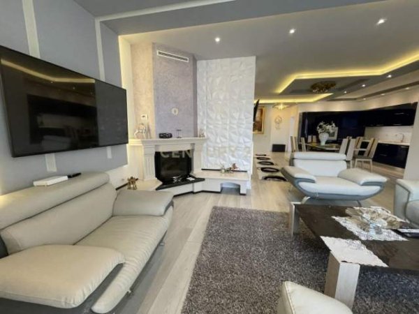 Tirane, jepet me qera apartament 3+1+A+BLK Kati 6, 190 m² 900 Euro (Yzberisht)