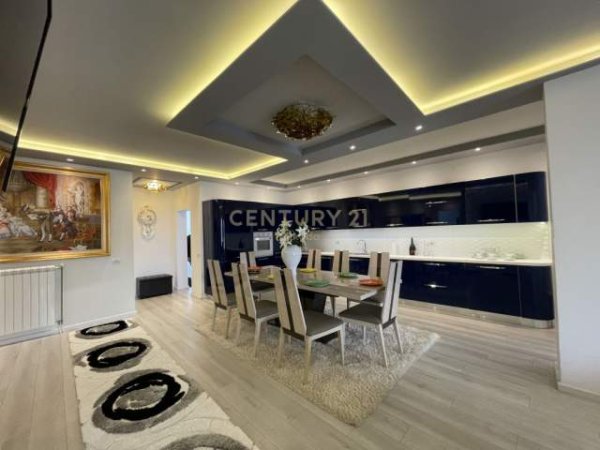 Tirane, jepet me qera apartament 3+1+A+BLK Kati 6, 190 m² 900 Euro (Yzberisht)