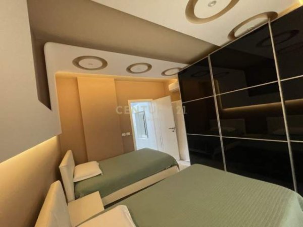 Tirane, jepet me qera apartament 3+1+A+BLK Kati 6, 190 m² 900 Euro (Yzberisht)