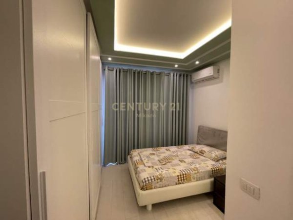 Tirane, jepet me qera apartament 3+1+A+BLK Kati 6, 190 m² 900 Euro (Yzberisht)