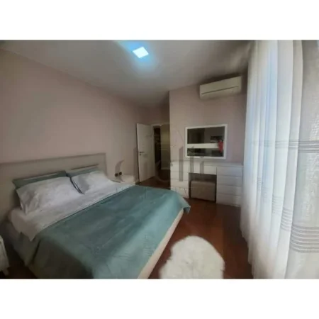Tirane, jepet me qera apartament 3+1+BLK Kati 4, 134 m² 1.000 Euro (Liqeni i Thate)