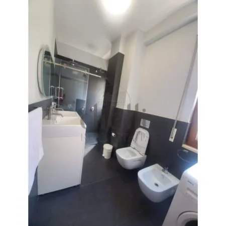 Tirane, jepet me qera apartament 3+1+BLK Kati 4, 134 m² 1.000 Euro (Liqeni i Thate)