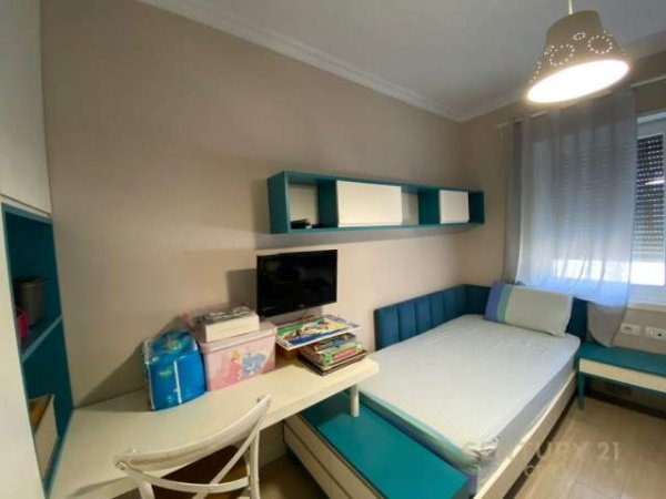 Tirane, jepet me qera apartament 2+1+A+BLK Kati 7, 94 m² 700 Euro (Qendra Kristal)