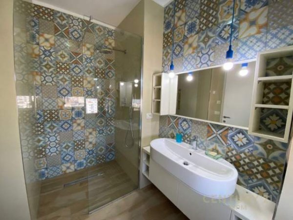 Tirane, jepet me qera apartament 2+1+A+BLK Kati 7, 94 m² 700 Euro (Qendra Kristal)