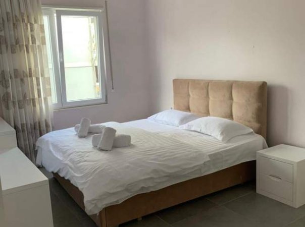 Tirane, jepet me qera apartament 1+1 350 Euro