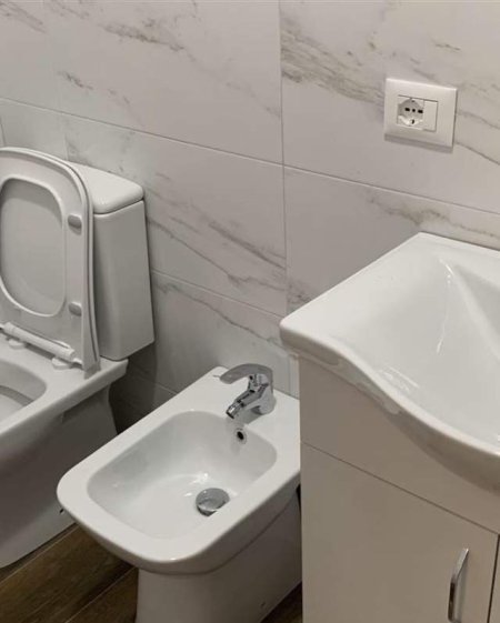 Tirane, jepet me qera apartament 2+1+BLK Kati 7, 100 m²300€ (Yzberisht rruga 3 deshmore , Bar Unik)