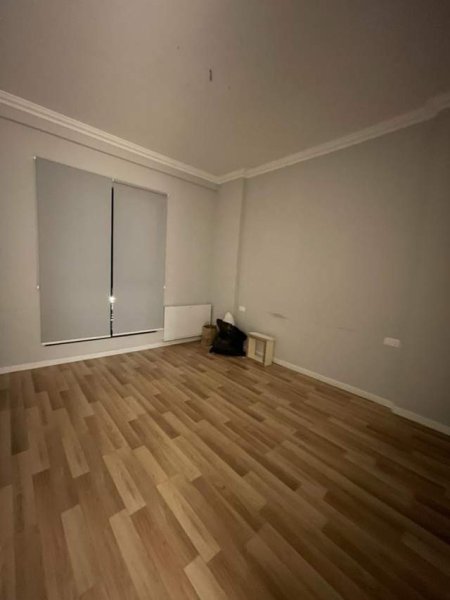 Tirane, jepet me qera zyre Kati 3, 110 m² 700 Euro (Kompleksi Square 21)