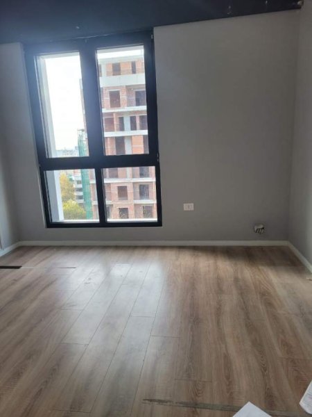 Tirane, jepet me qera zyre Kati 4, 105 m² 650 Euro (Kompleksi Square 21)
