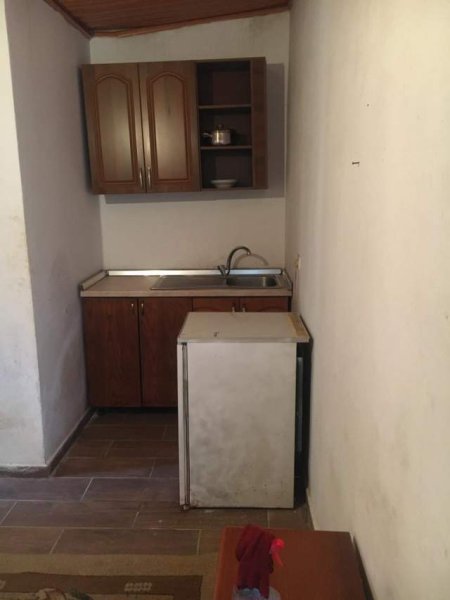 Tirane, jepet me qera garsonier Kati 1, 25 m² 15.000 Leke (21 Dhjetori)