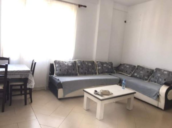 Tirane, jepet me qera 1+1 Kati 8, 60 m² 35.000 Leke (Astir)