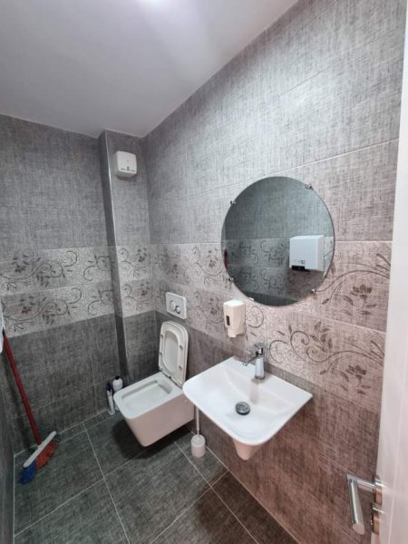 Tirane, ofert ambjent biznesi Kati 0, 65 m² 45.000 Leke (besim alla)