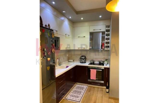 Tirane, jepet me qera apartament 2+1 Kati 6, 93 m² 38.000 Leke (Yzberisht)