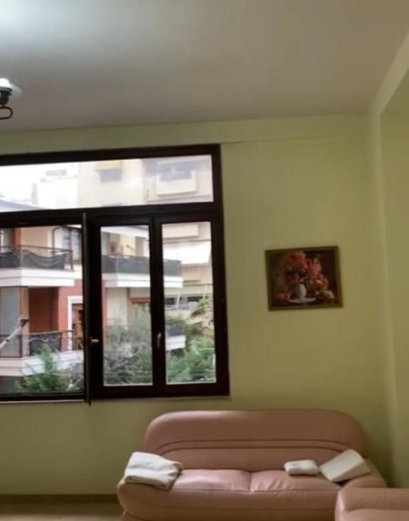 Shqiperi, jepet me qera apartament Kati 2, 70 m² 500 Euro (Komuna Parisit)
