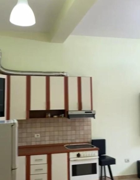 Shqiperi, jepet me qera apartament Kati 2, 70 m² 500 Euro (Komuna Parisit)