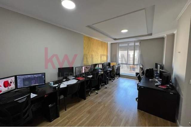 Tirane, jepet me qera apartament 3+1 Kati 3, 122 m² 1.000 Euro (Zyre per qira tek 21 dhjetori)