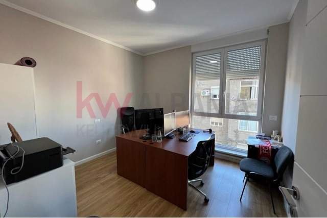 Tirane, jepet me qera apartament 3+1 Kati 3, 122 m² 1.000 Euro (Zyre per qira tek 21 dhjetori)