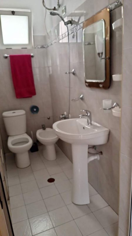 Tirane, jepet me qera apartament 1+1+BLK Kati 1, 60 m² 25.000 Leke (Farke)