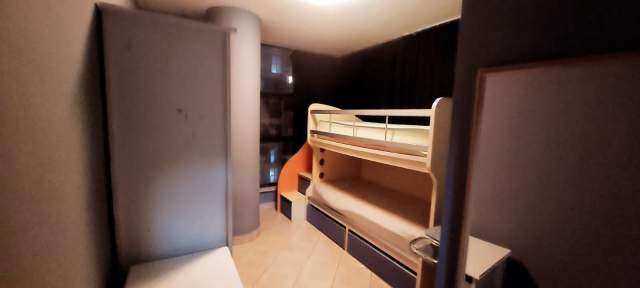 Tirane, jepet me qera 95 m² 500 Euro (21 Dhjetori)