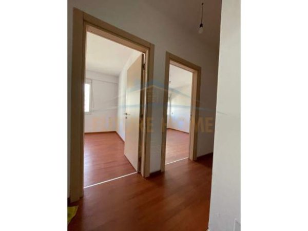 Tirane, jepet me qera apartament 2+1 Kati 5, 90 m² 400 Euro (Rruga e Kavajes)