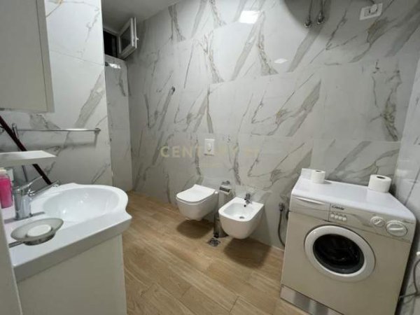 Tirane, jepet me qera apartament 1+1 Kati 2, 82 m² 450 Euro