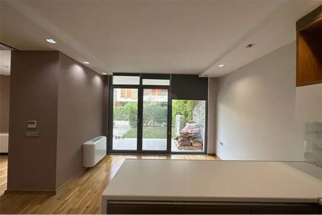 Tirane, shitet Vile 3+1 Kati 1, 271 m² 440.000 Euro (Liqeni Thate)